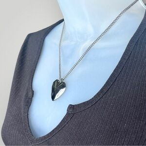 NY Black Necklace Metal Heart